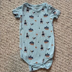 Kyte Baby Short Sleeve Onesie 18-24 months in Blue Pirate